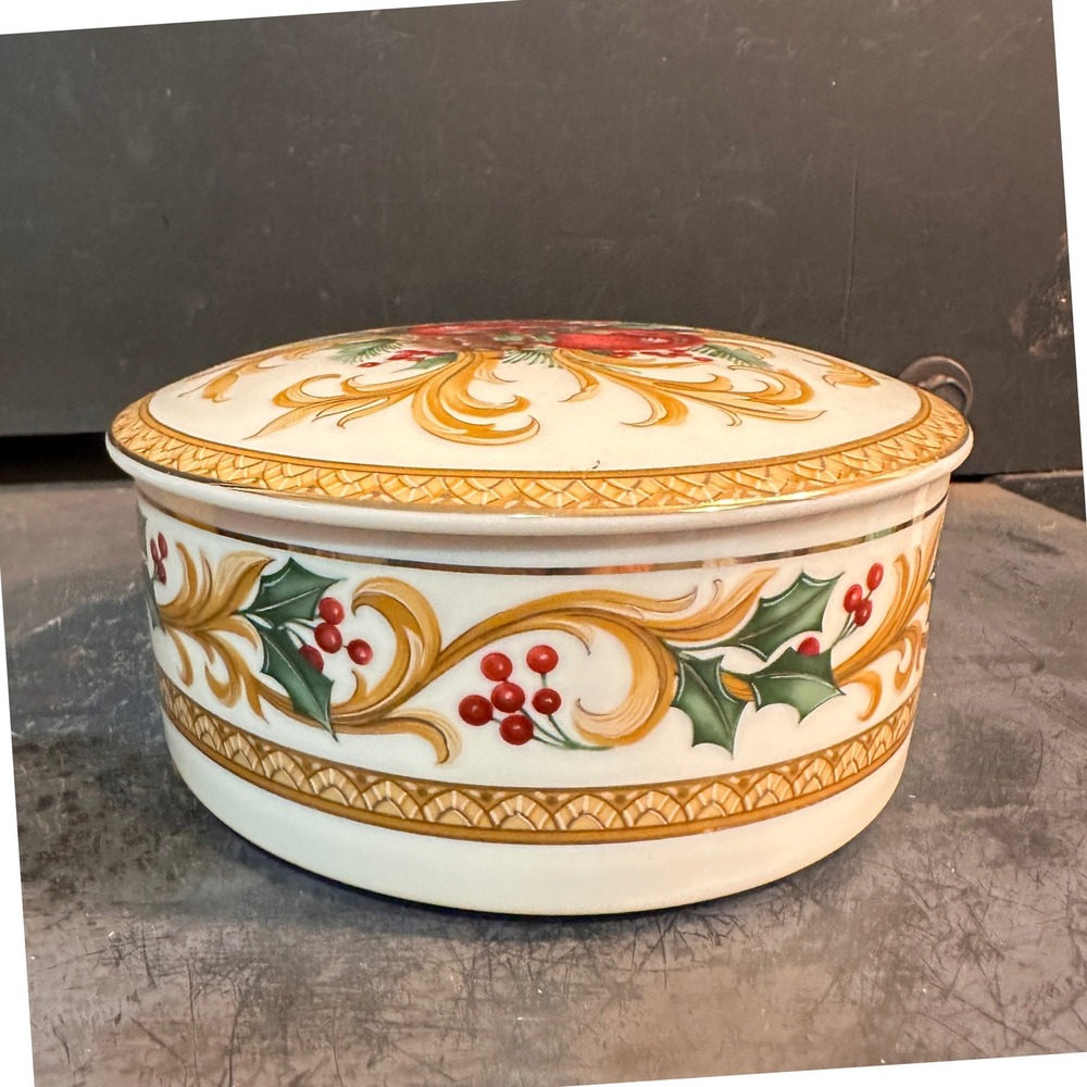 Mikasa Holiday Orchard Covered Box UT075/683 Christmas Apple Ceramic Japan 4.75"